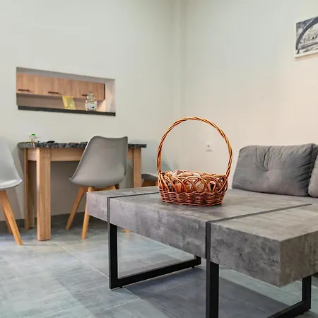 9-4 Private * Kos Town