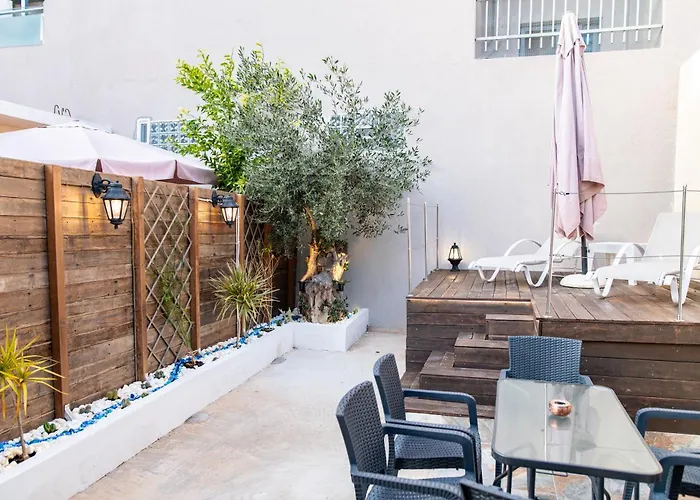 9-4 Private * Kos Town